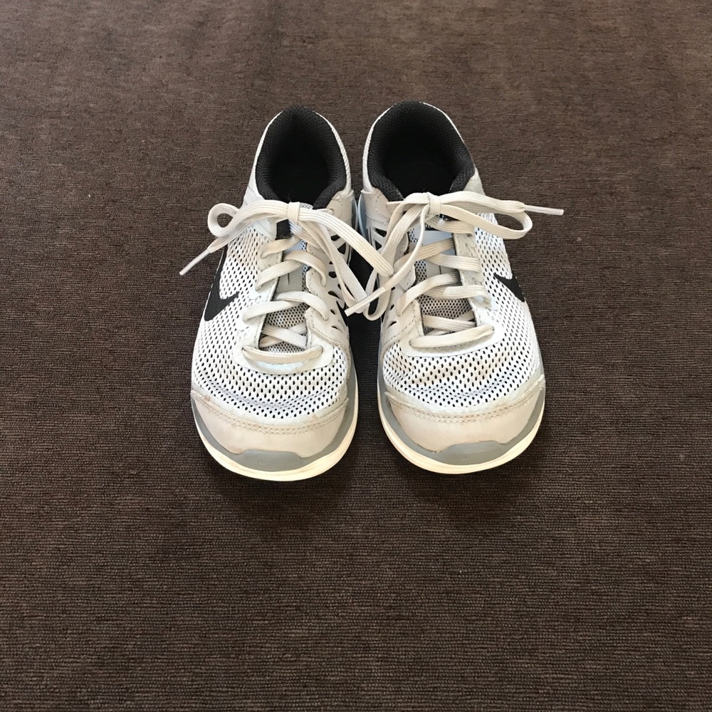 Little Kids Nike Flex 2016 Run. Size 12.